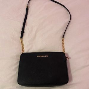 michael kors womens black jet set cross body purse!